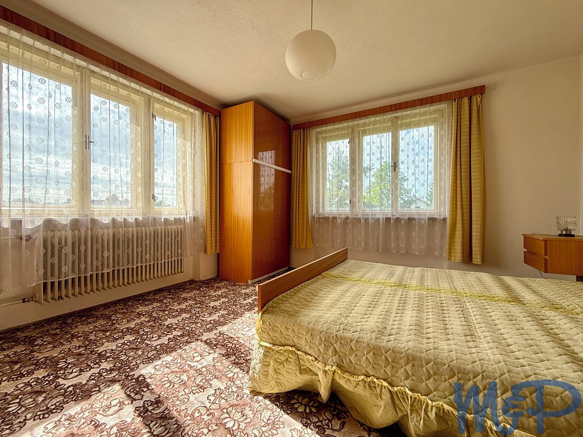 Prodej rodinného domu 185 m², pozemek 1090 m² – fotografie 3