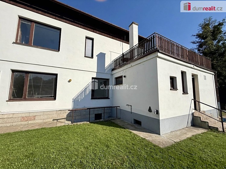 Haus zum Kauf, 270 m² (2 von 27)