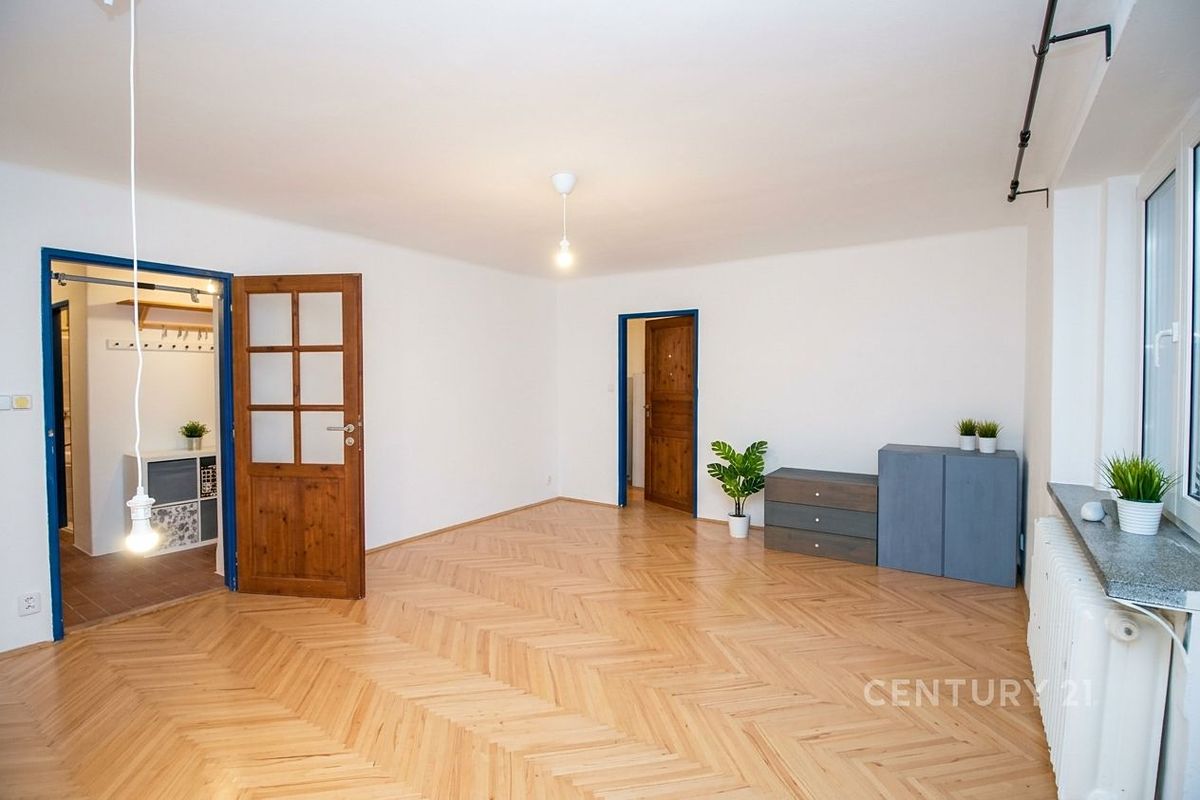Pronájem bytu 3+1 73 m² – fotografie 2