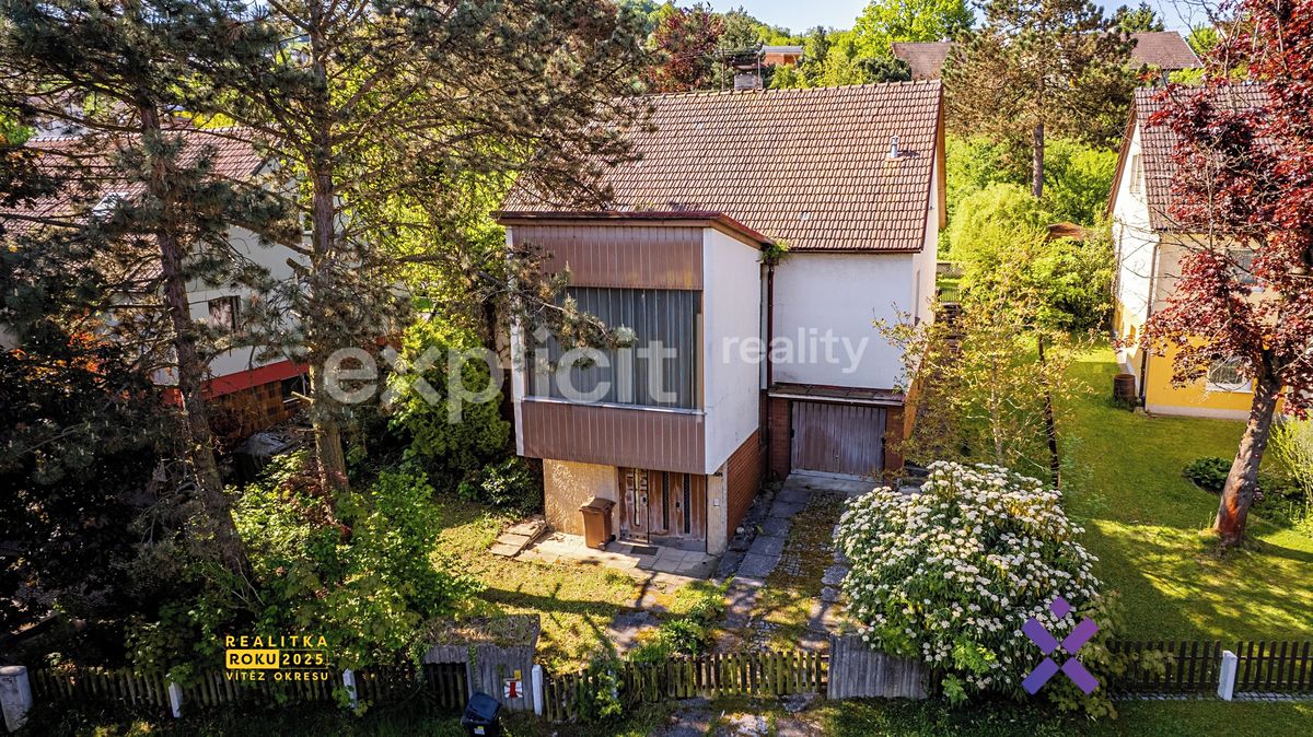 Prodej rodinného domu 322 m², pozemek 1048 m² – fotografie 2