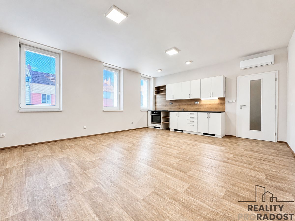 Pronájem bytu 2+kk 51 m² – fotografie 2
