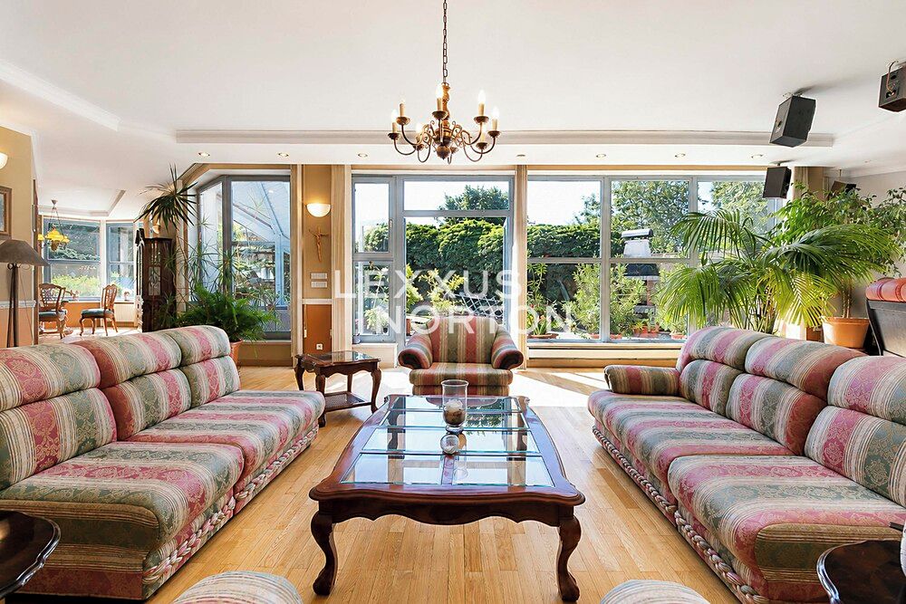 Prodej rodinného domu 609 m², pozemek 2267 m² – fotografie 2