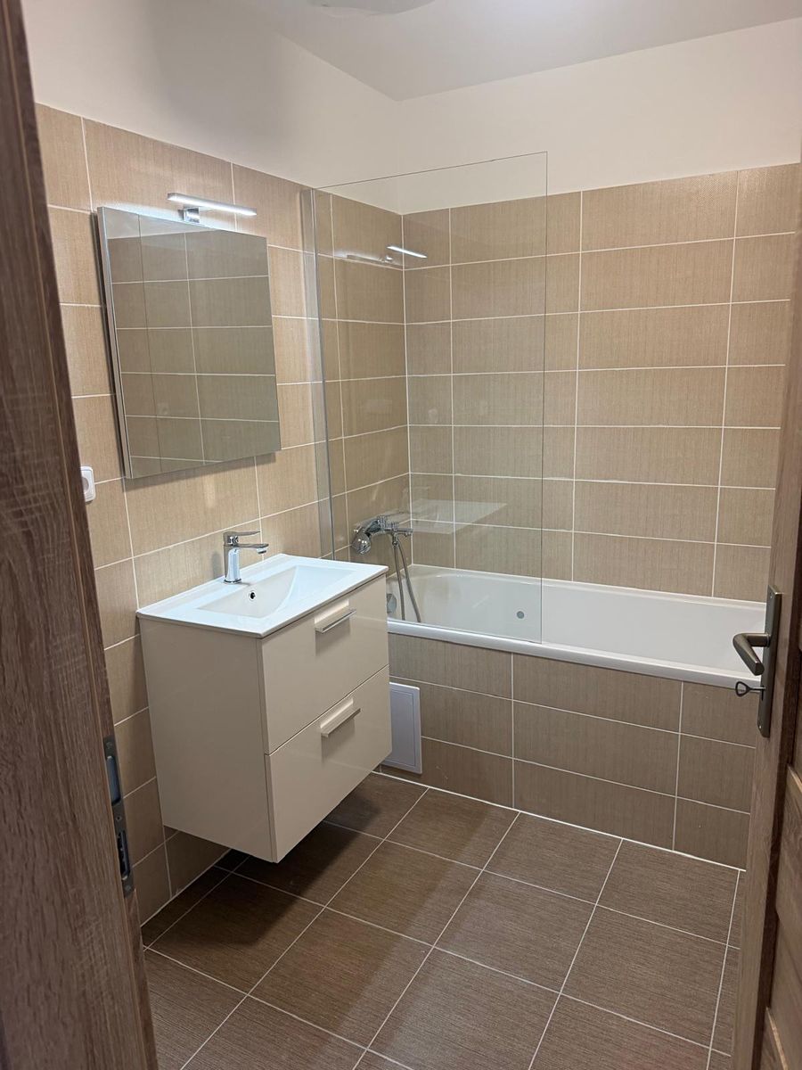 Pronájem bytu 2+kk 65 m² – fotografie 2