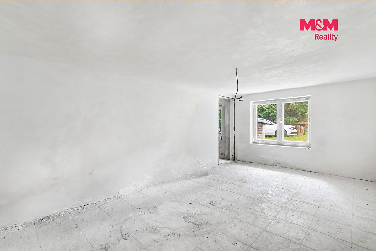 Prodej rodinného domu 268 m², pozemek 1187 m² – fotografie 2