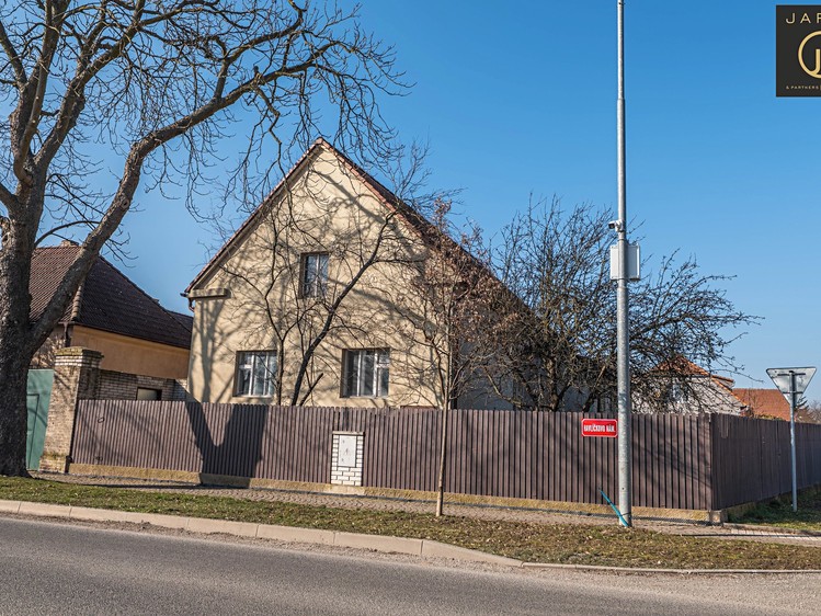 Haus zum Kauf, 456 m² (2 von 13)