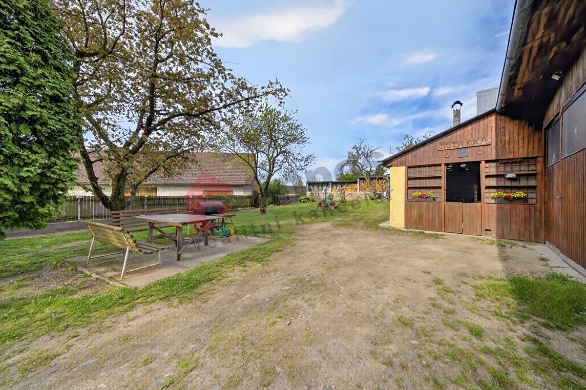 Prodej rodinného domu 271 m², pozemek 1077 m² – fotografie 5