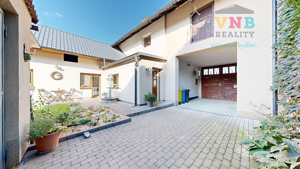 Prodej rodinného domu 250 m², pozemek 591 m² – fotografie 5