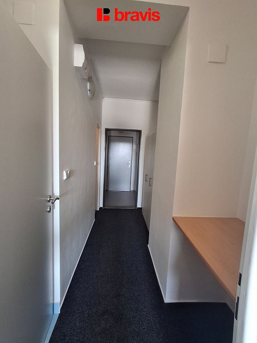 Pronájem kanceláře 25 m² – fotografie 3