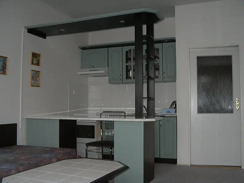 Pronájem bytu 1+kk 28 m², Hostivice – náhled fotky 1