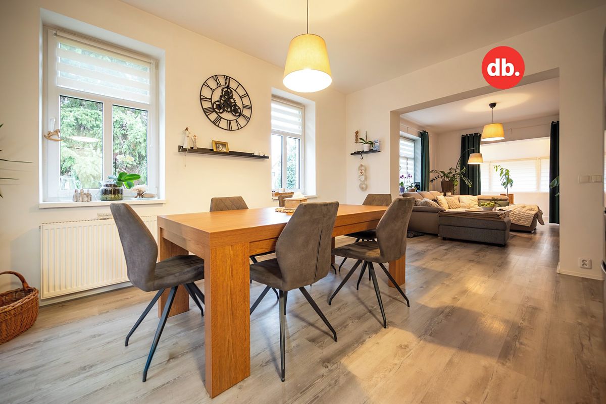 Prodej rodinného domu 208 m², pozemek 1040 m² – fotografie 2