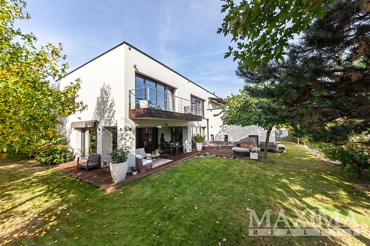 Prodej rodinného domu 411 m², pozemek 828 m²
