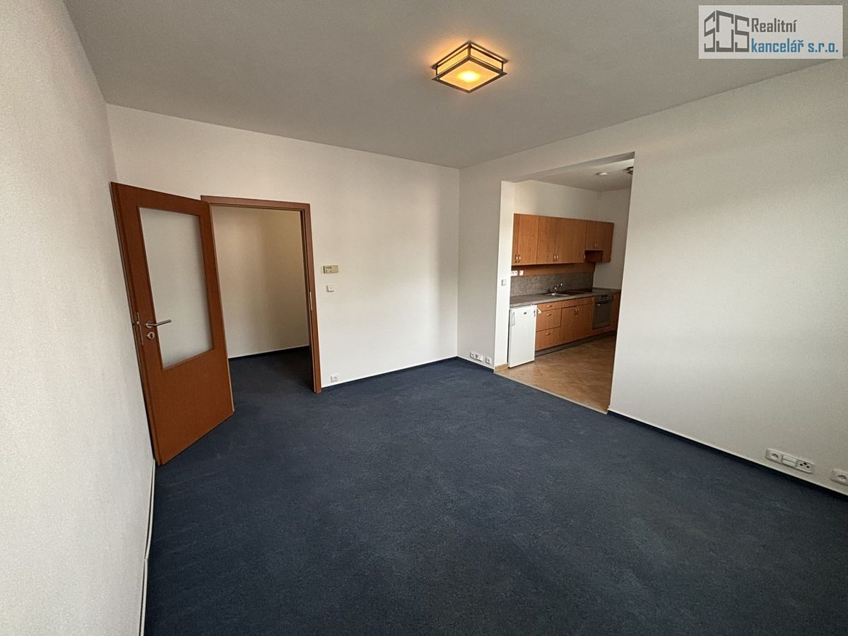Pronájem kanceláře 52 m² – fotografie 2