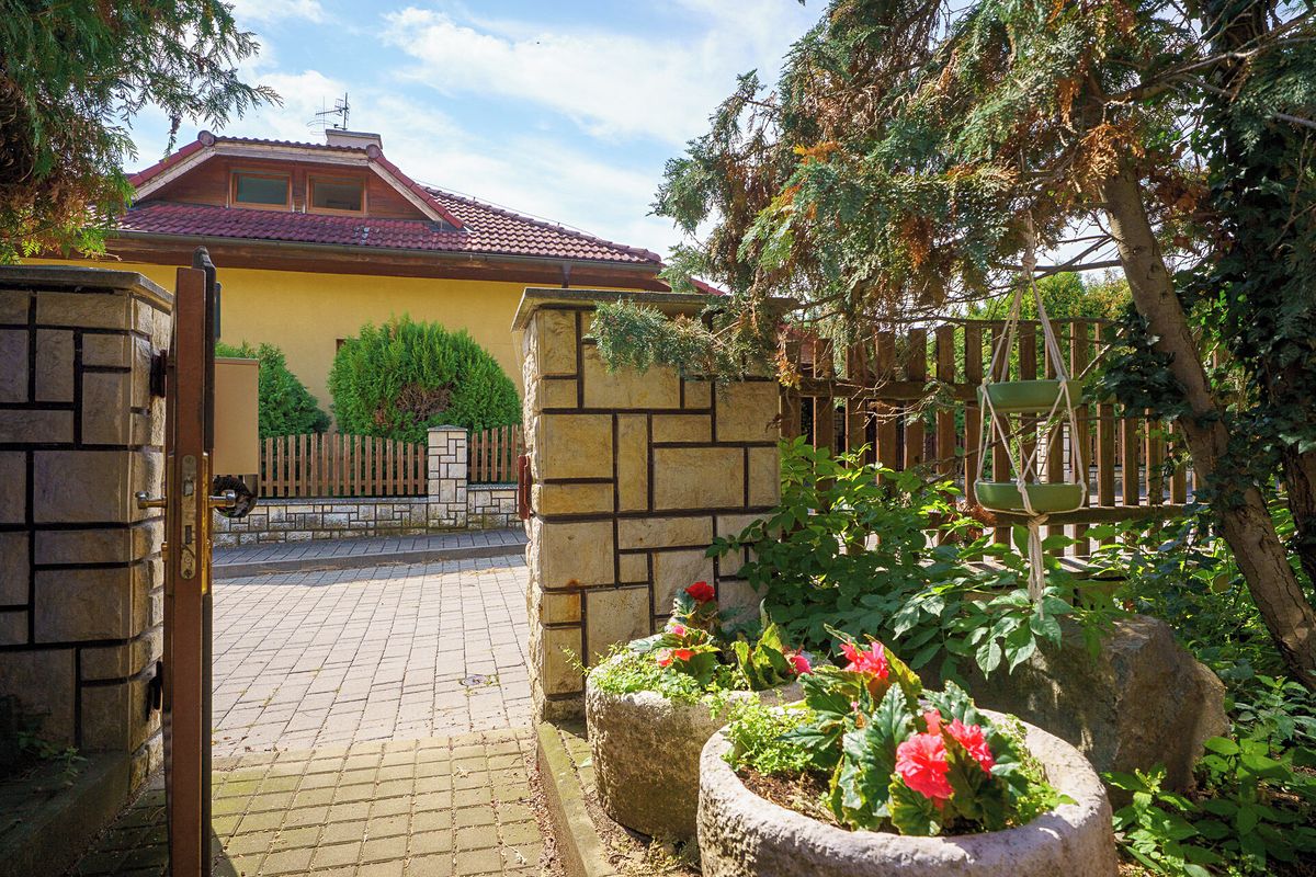 Prodej rodinného domu 160 m², pozemek 540 m² – fotografie 2