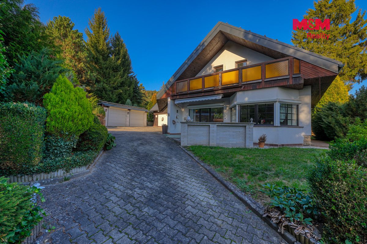 Prodej rodinného domu 300 m², pozemek 1838 m² – fotografie 2