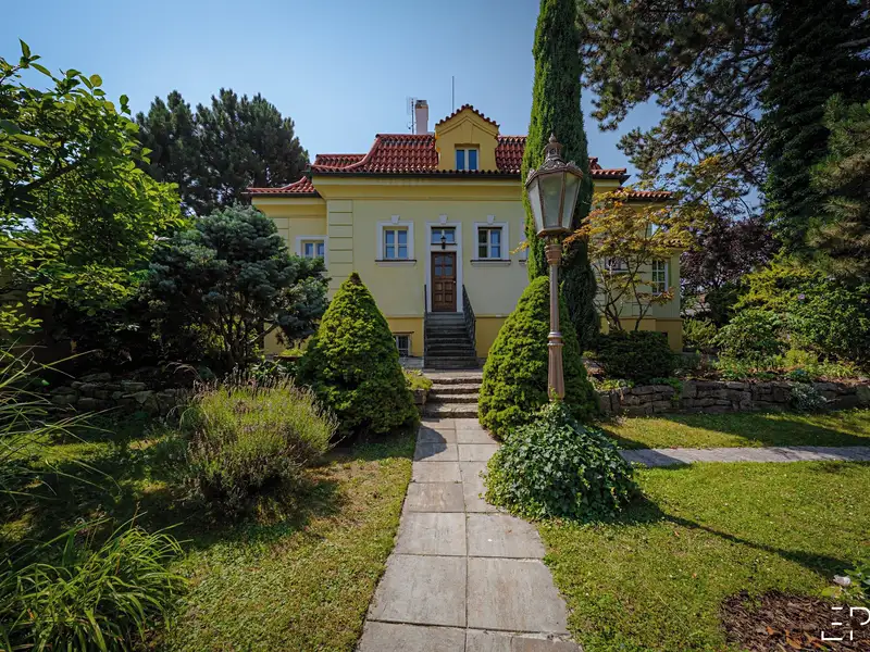 Prodej rodinného domu 176 m², pozemek 1512 m², Praha – náhled fotky 1