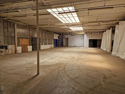 Pronájem výrobní haly, prostoru 923 m²