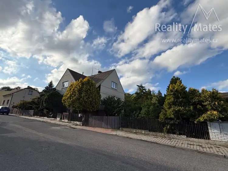 Prodej rodinného domu 160 m², pozemek 2386 m², Dobrovice – náhled fotky 2