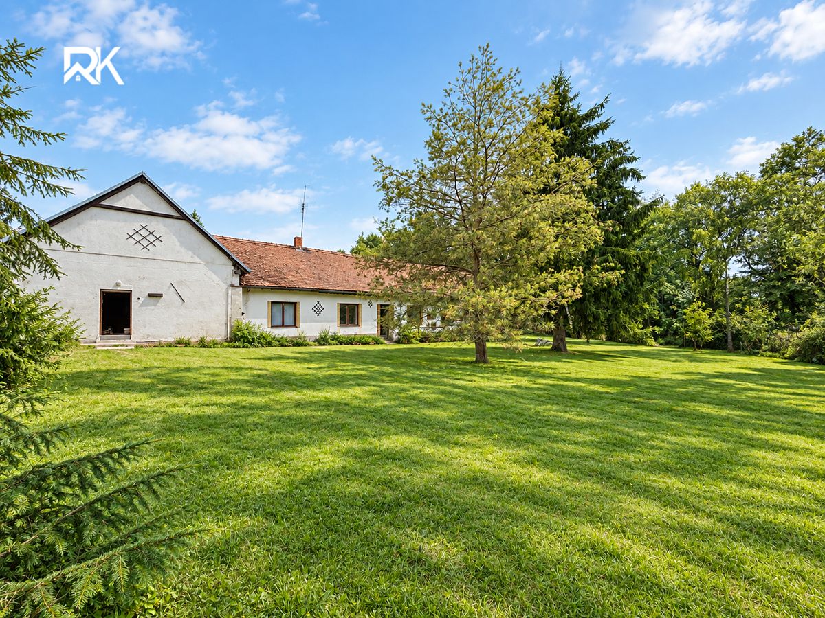 Prodej rodinného domu 650 m², pozemek 1881 m² – fotografie 2