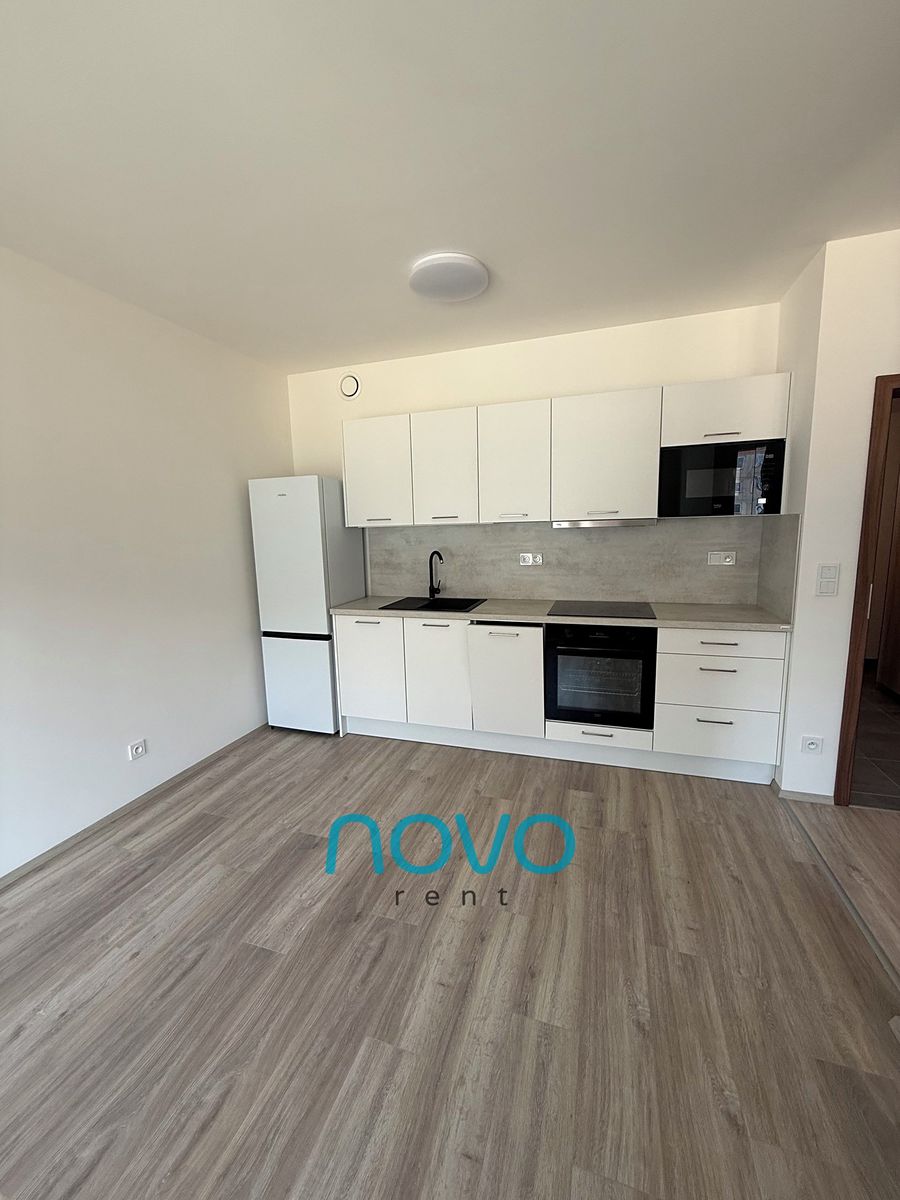 Pronájem bytu 1+kk 35 m², Praha – fotka 1 z 3