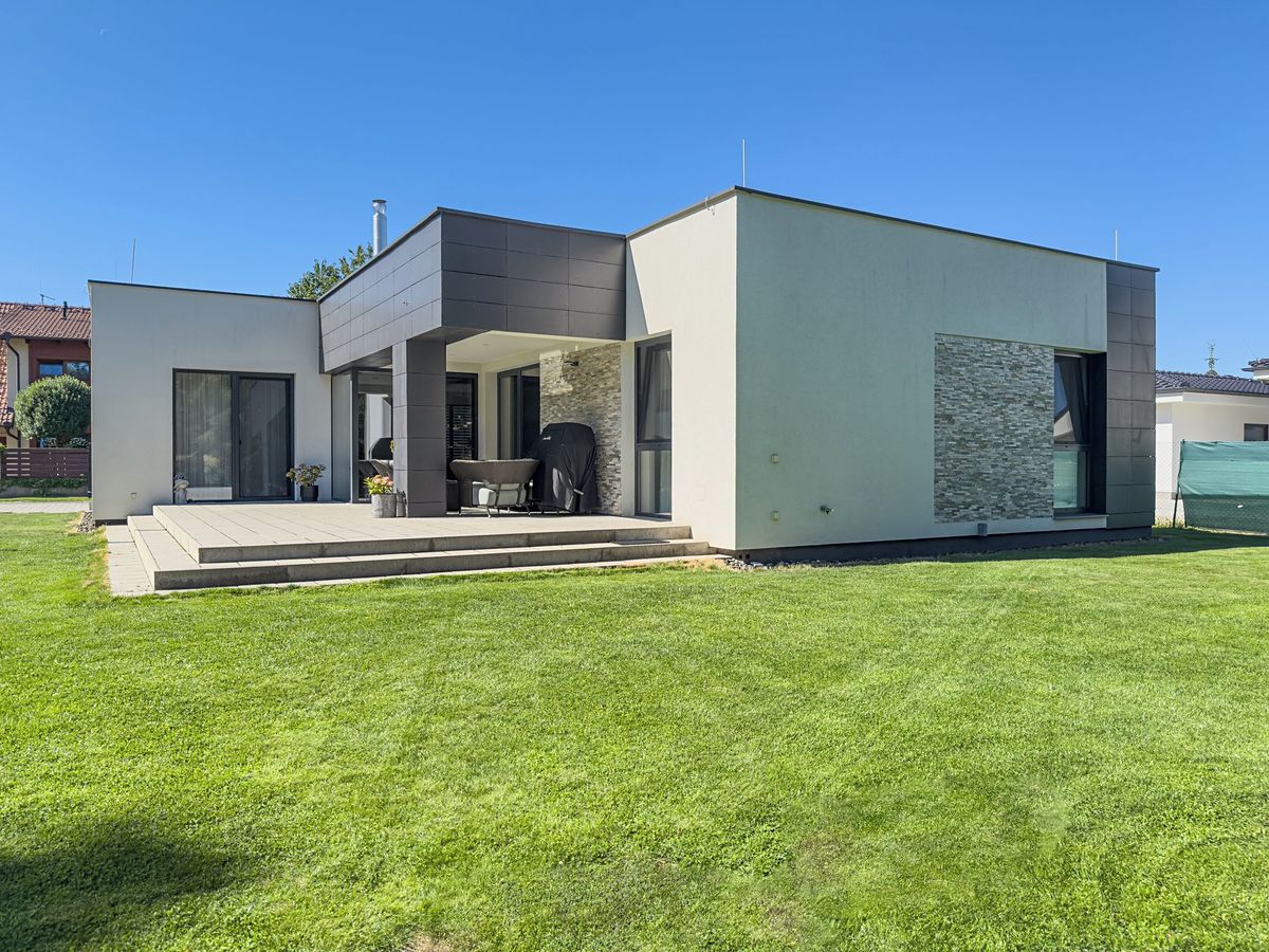 Prodej rodinného domu 181 m², pozemek 951 m² – fotografie 4