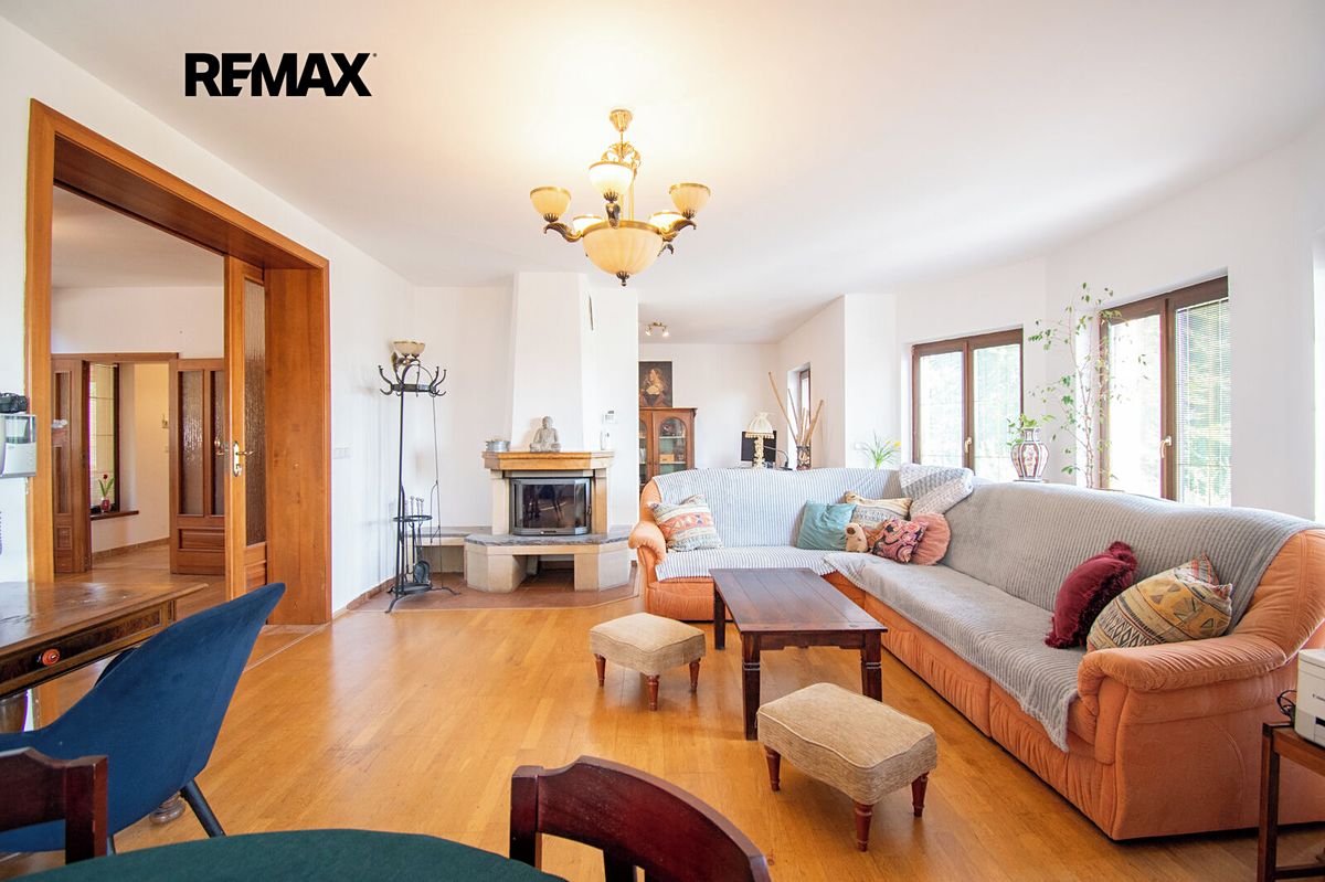 Prodej rodinného domu 254 m², pozemek 571 m² – fotografie 4