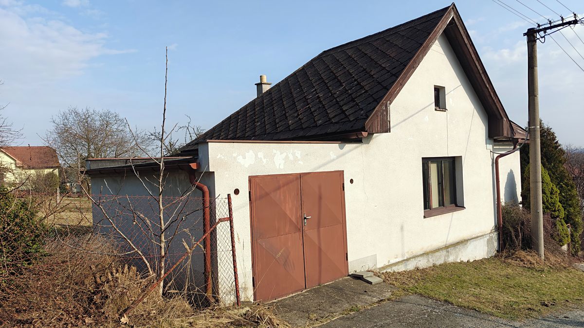 Prodej rodinného domu 323 m², pozemek 903 m² – fotografie 2