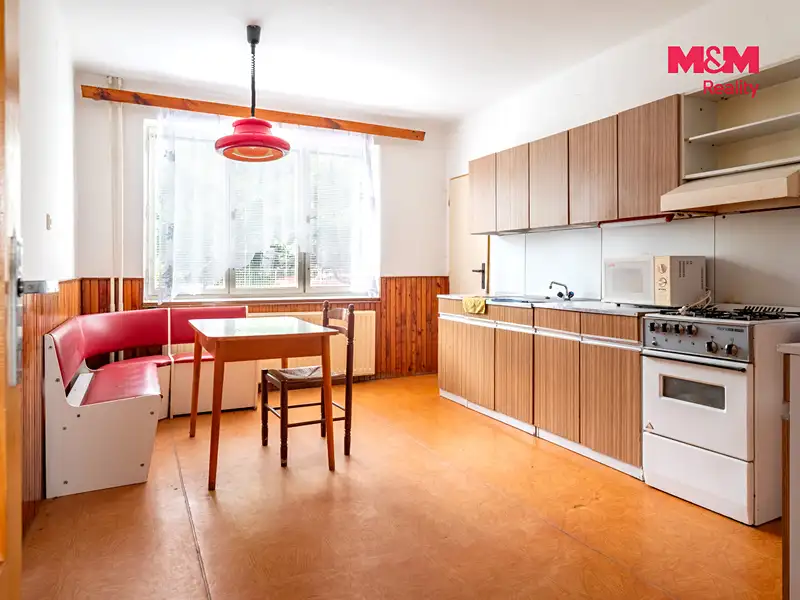 Prodej rodinného domu 256 m², pozemek 660 m², Čestice – náhled fotky 2