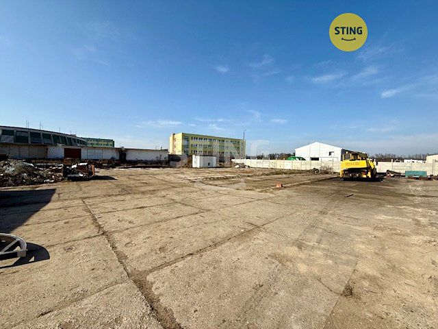 Pronájem komerční nemovitosti 2200 m²