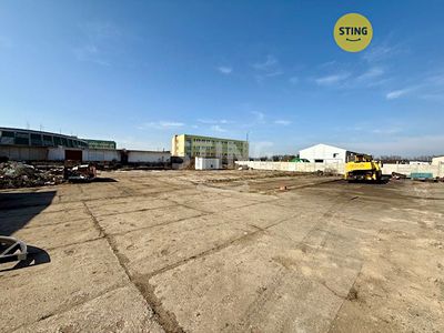 Pronájem komerční nemovitosti 2200 m²