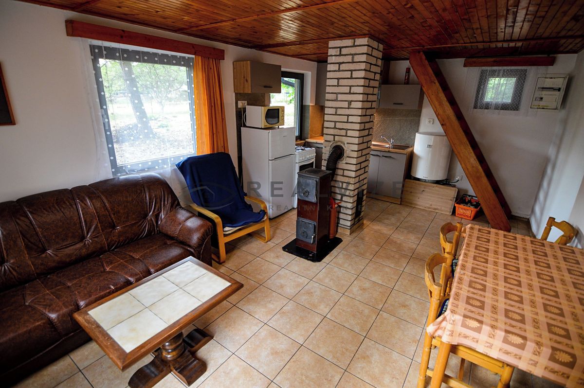 Prodej chaty 60 m², pozemek 684 m² – fotografie 2