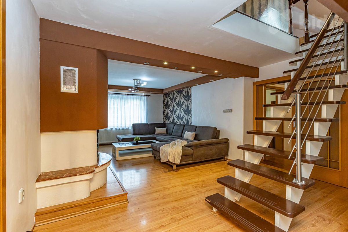 Prodej rodinného domu 285 m², pozemek 307 m² – fotografie 5