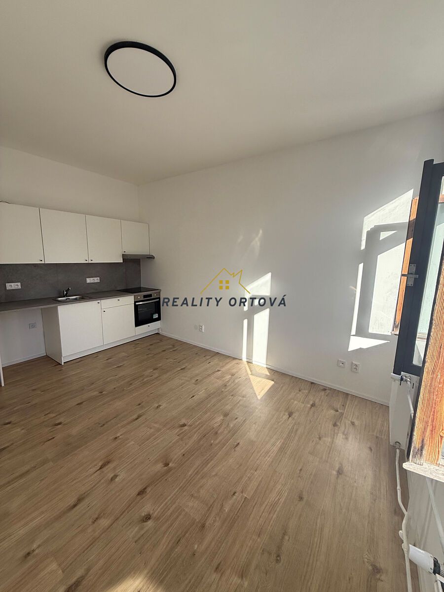 Pronájem bytu 2+kk 35 m² – fotografie 3