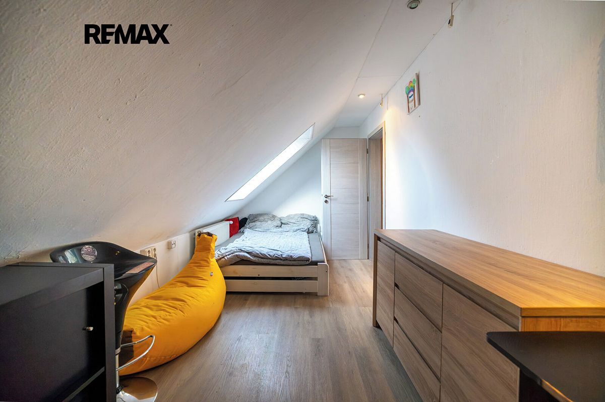 Prodej rodinného domu 259 m², pozemek 812 m² – fotografie 3