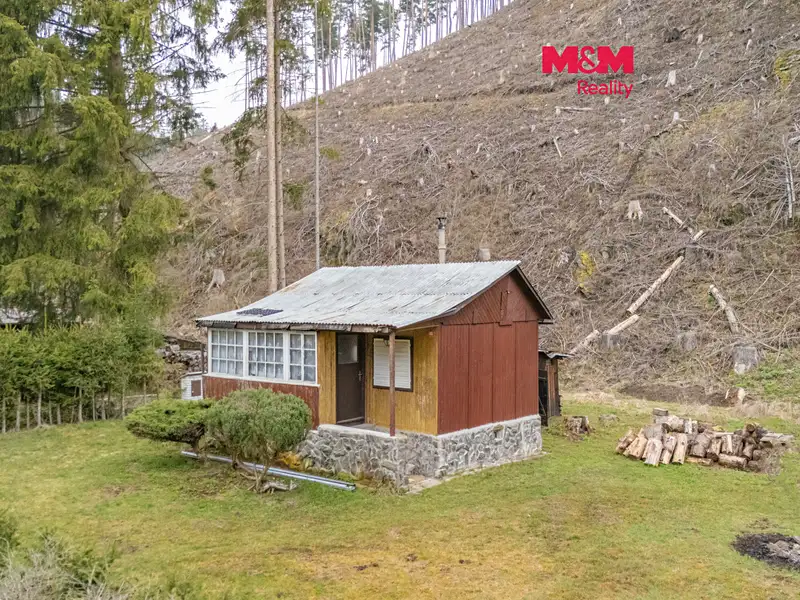 Prodej chaty 30 m², pozemek 520 m², Planá – náhled fotky 1