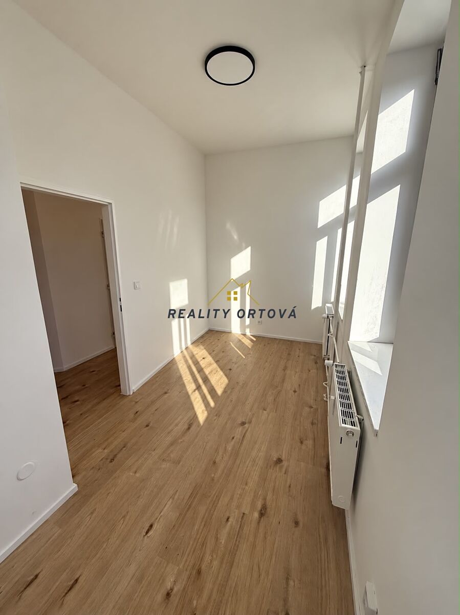 Pronájem bytu 2+kk 35 m² – fotografie 4