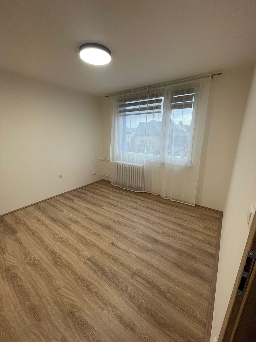 Pronájem bytu 1+1 35 m² – fotografie 2