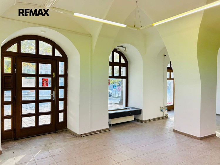 Комерційне приміщення в оренду, 300 м² (2 з 14)