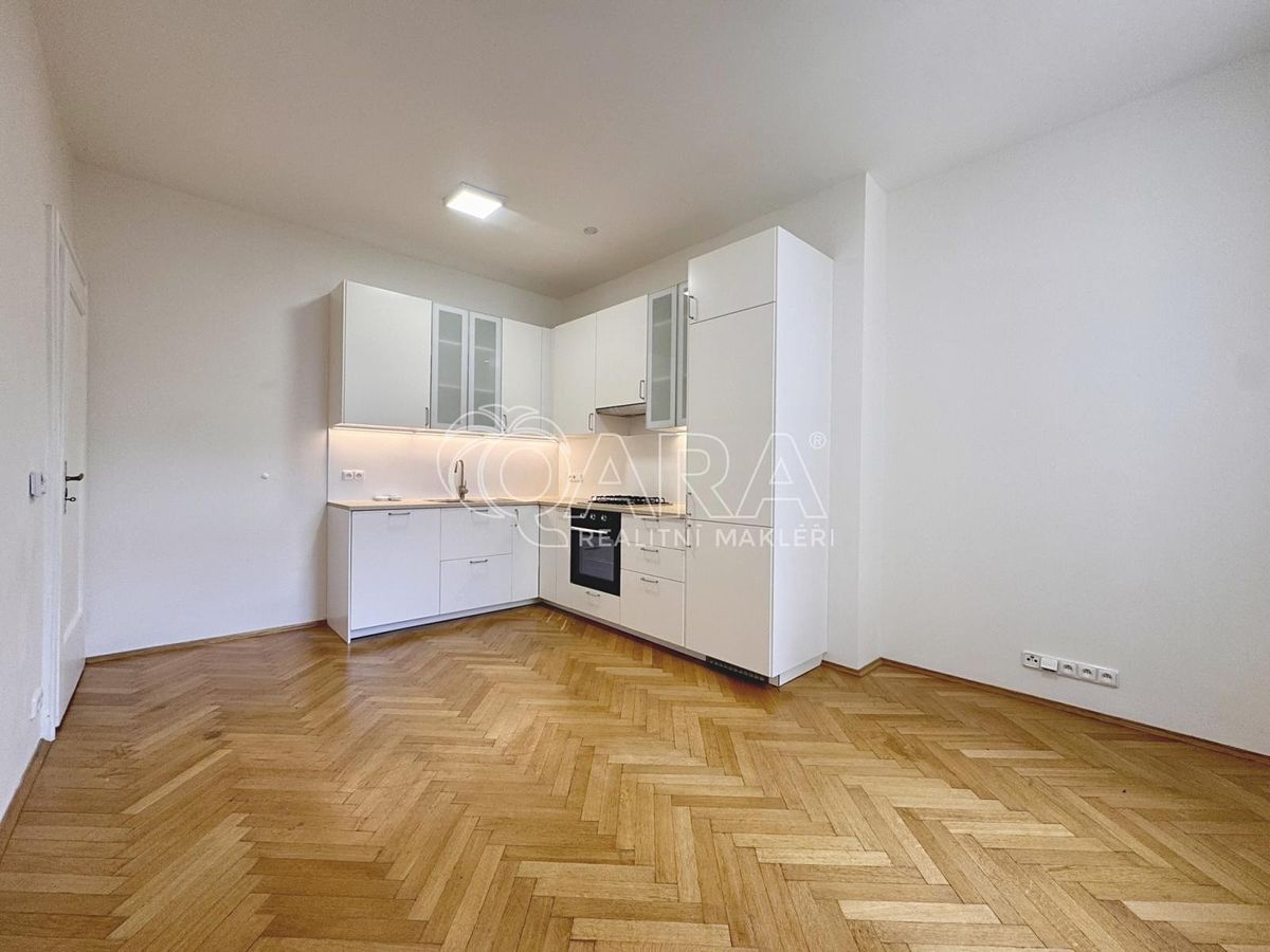 Pronájem bytu 2+kk 41 m² – fotografie 2