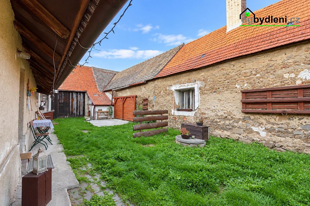 Prodej rodinného domu 62 m², pozemek 701 m² – fotografie 2