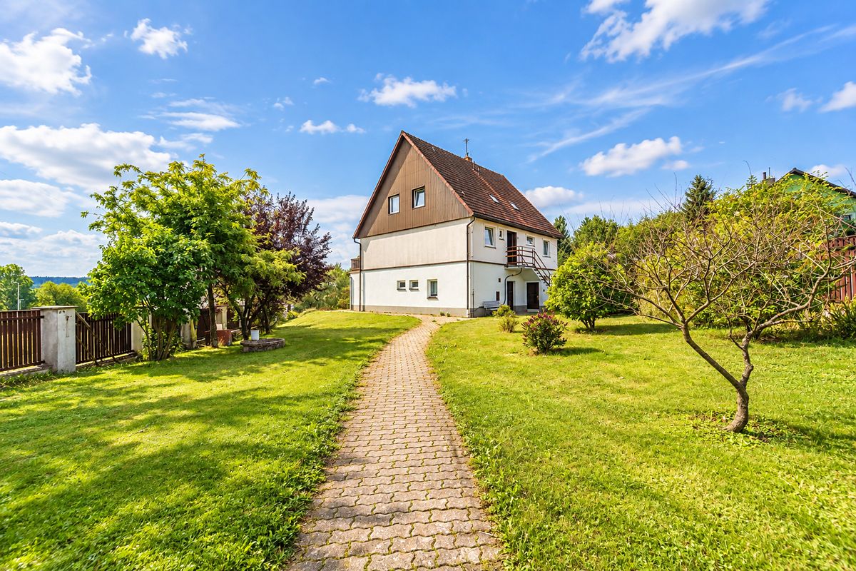 Prodej rodinného domu 294 m², pozemek 1039 m² – fotografie 3