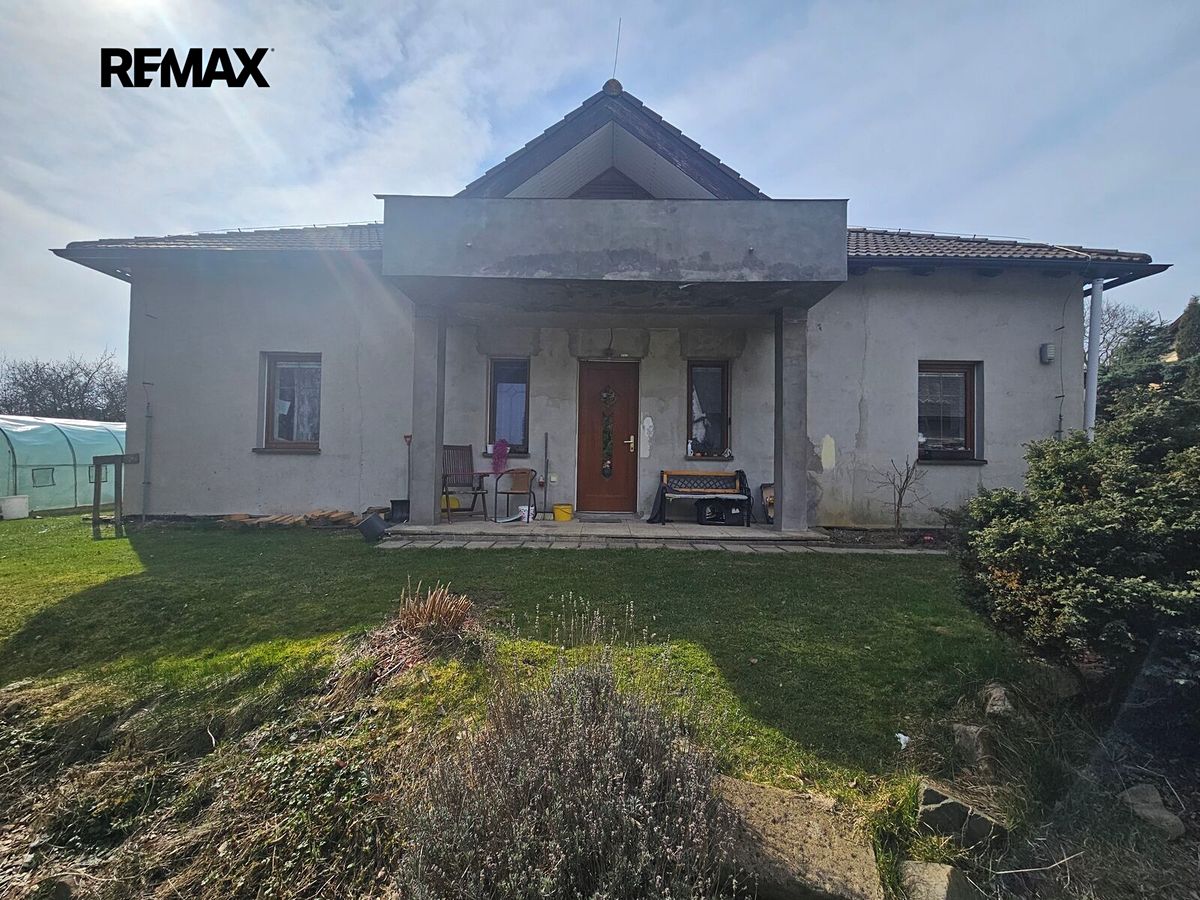 Prodej rodinného domu 229 m², pozemek 453 m² – fotografie 2