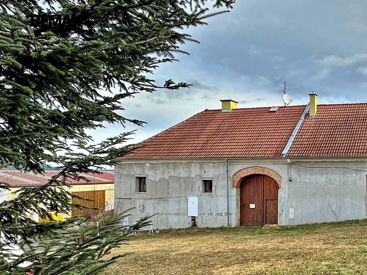 Prodej rodinného domu 266 m², pozemek 678 m²