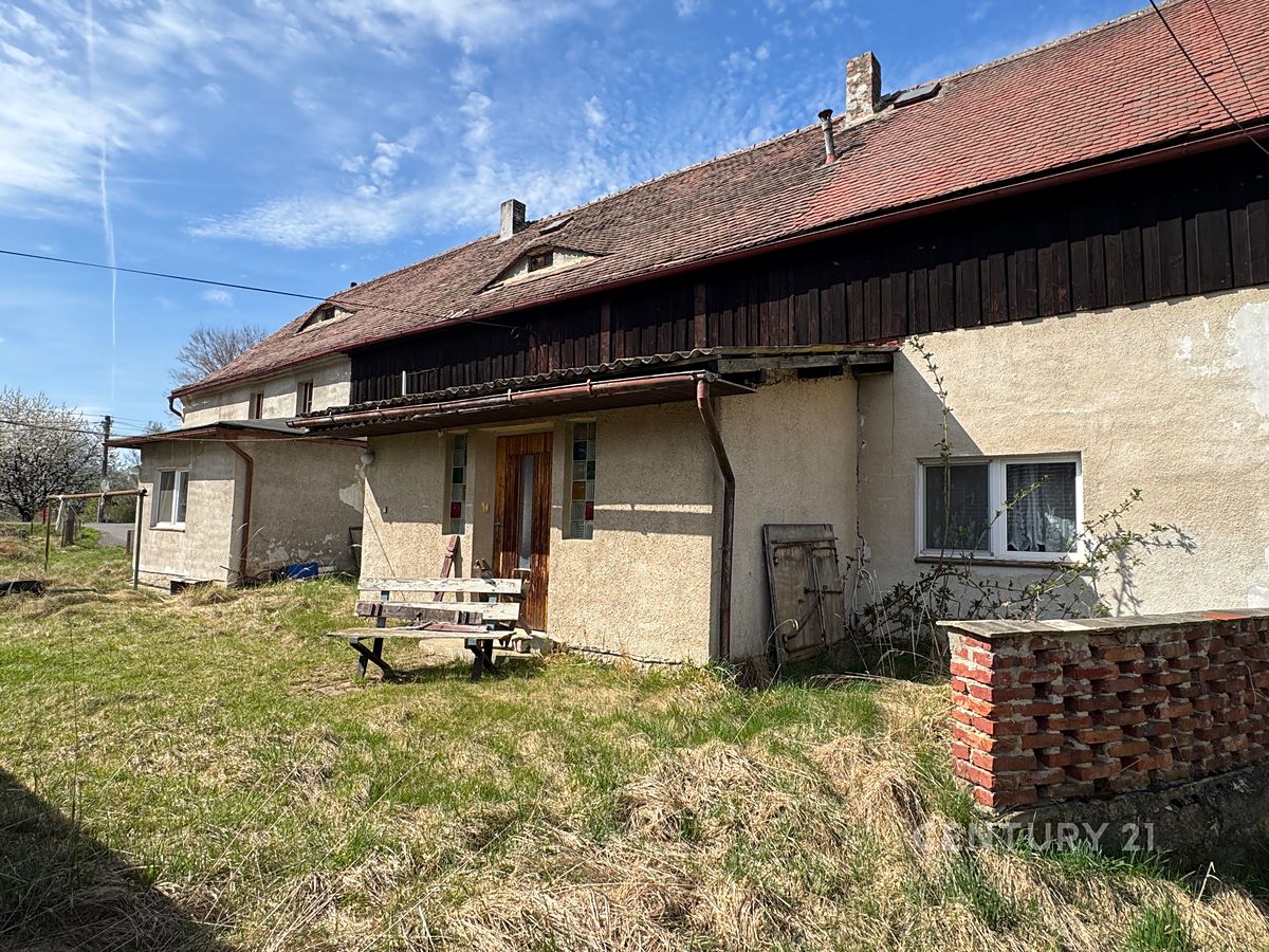 Prodej rodinného domu 288 m², pozemek 2090 m² – fotografie 2