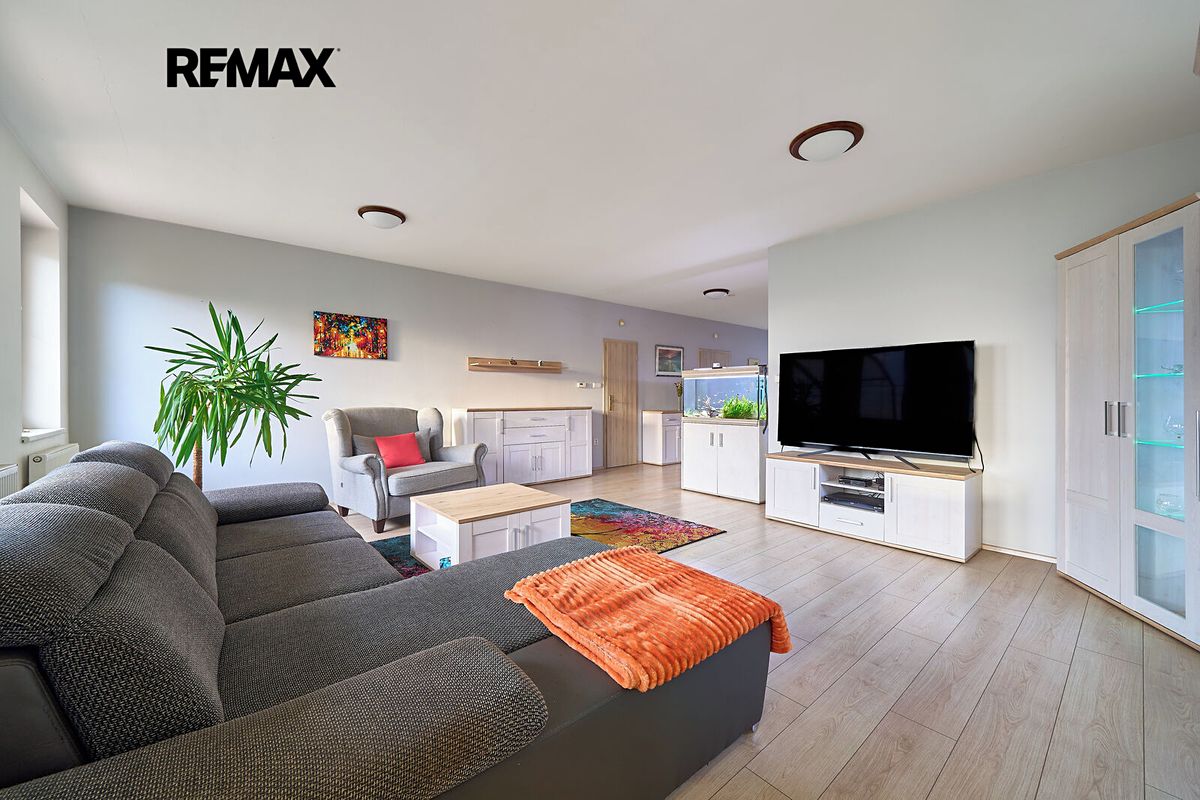Prodej rodinného domu 210 m², pozemek 1003 m² – fotografie 5