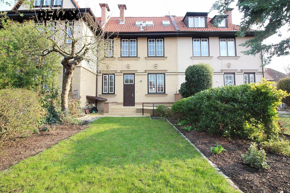 Pronájem rodinného domu 200 m², pozemek 219 m² – fotografie 2