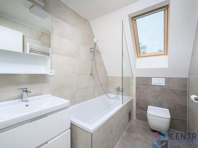 Pronájem bytu 3+kk, 87 m² (6 z 10)