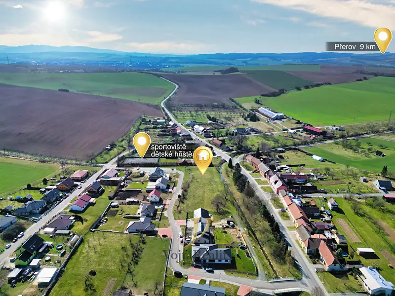 Prodej stavebního pozemku 1376 m², Hradčany – náhled fotky 3