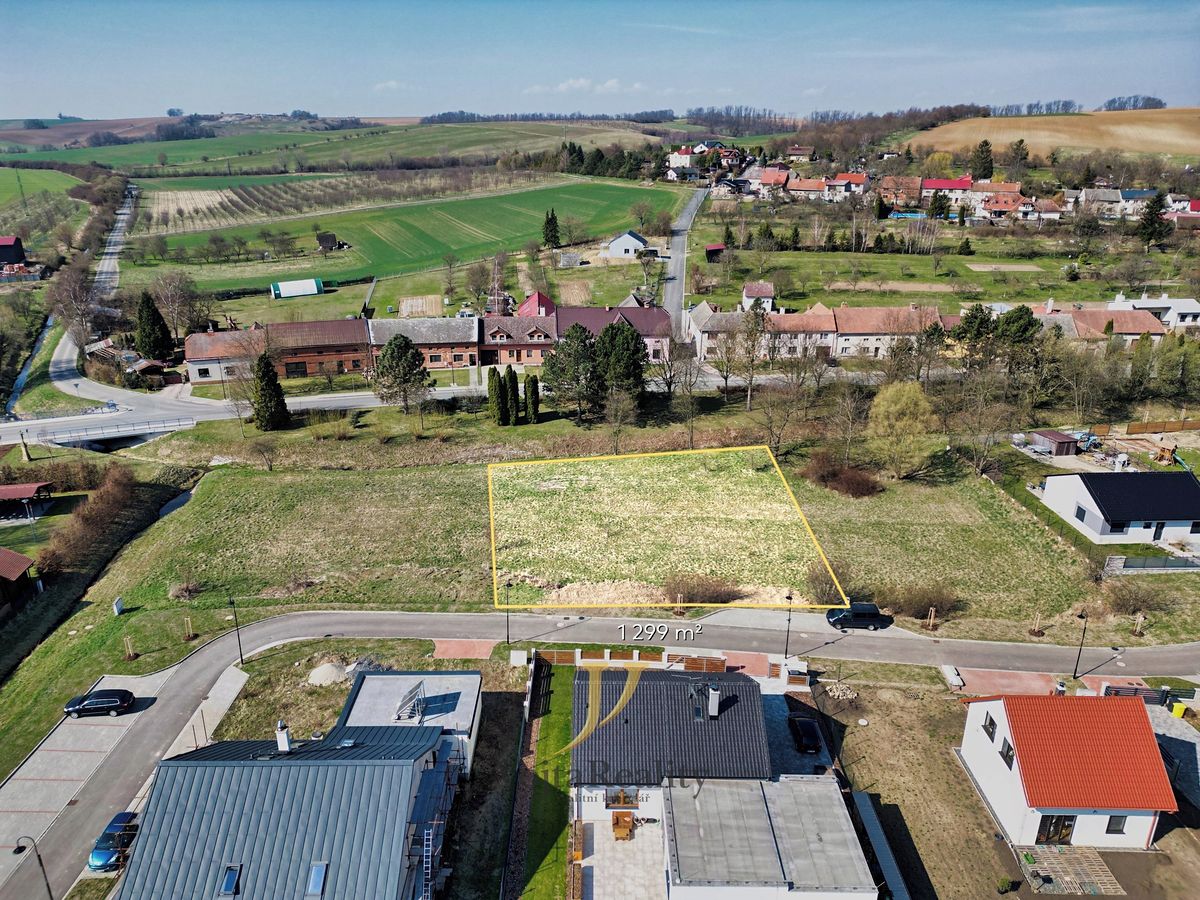 Prodej stavebního pozemku 1299 m² – fotografie 2