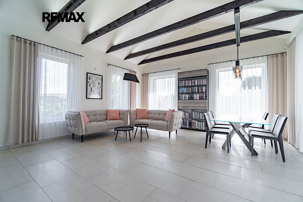 Prodej rodinného domu 233 m², pozemek 1279 m² – fotografie 4