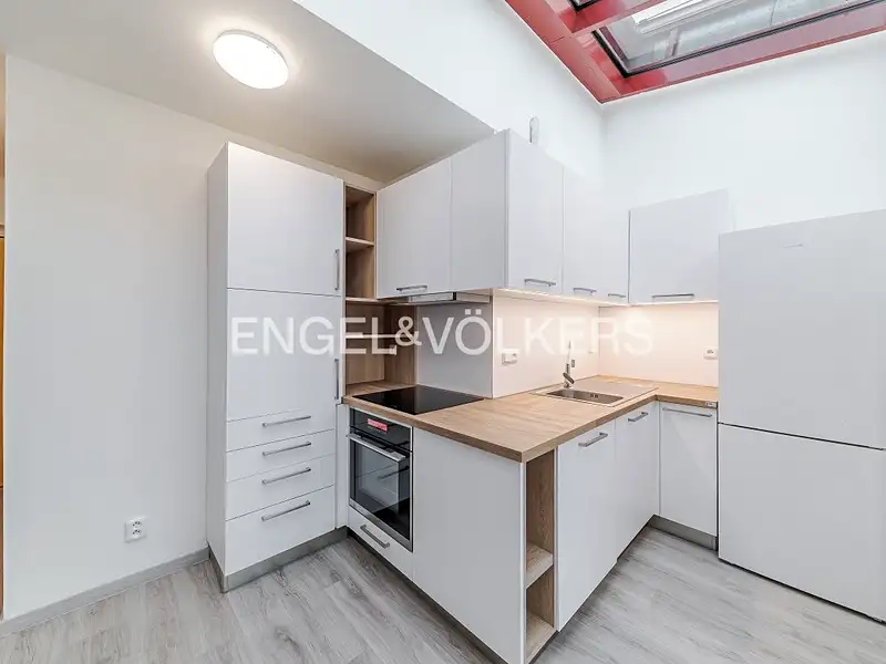 Pronájem bytu 4+1 80 m², Praha – náhled fotky 2